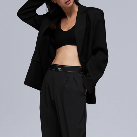ALO Yoga First-Class Blazer - www.disolcolor.com